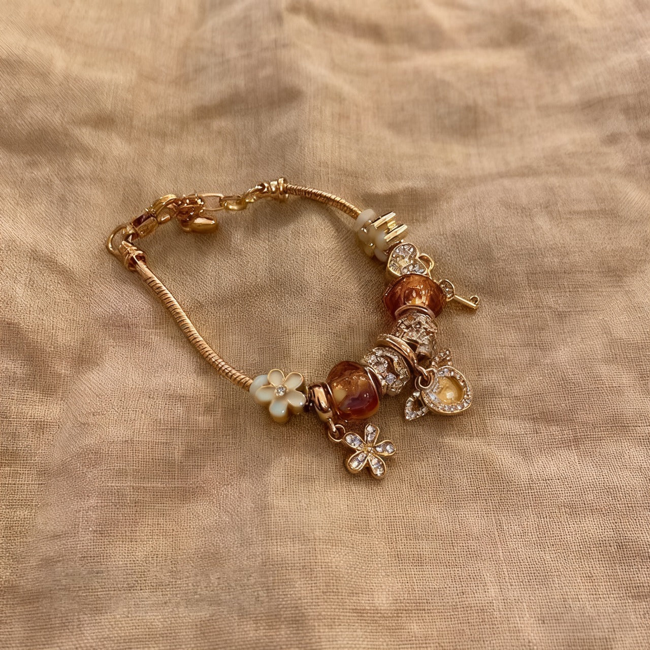 vintage light luxury bracelet