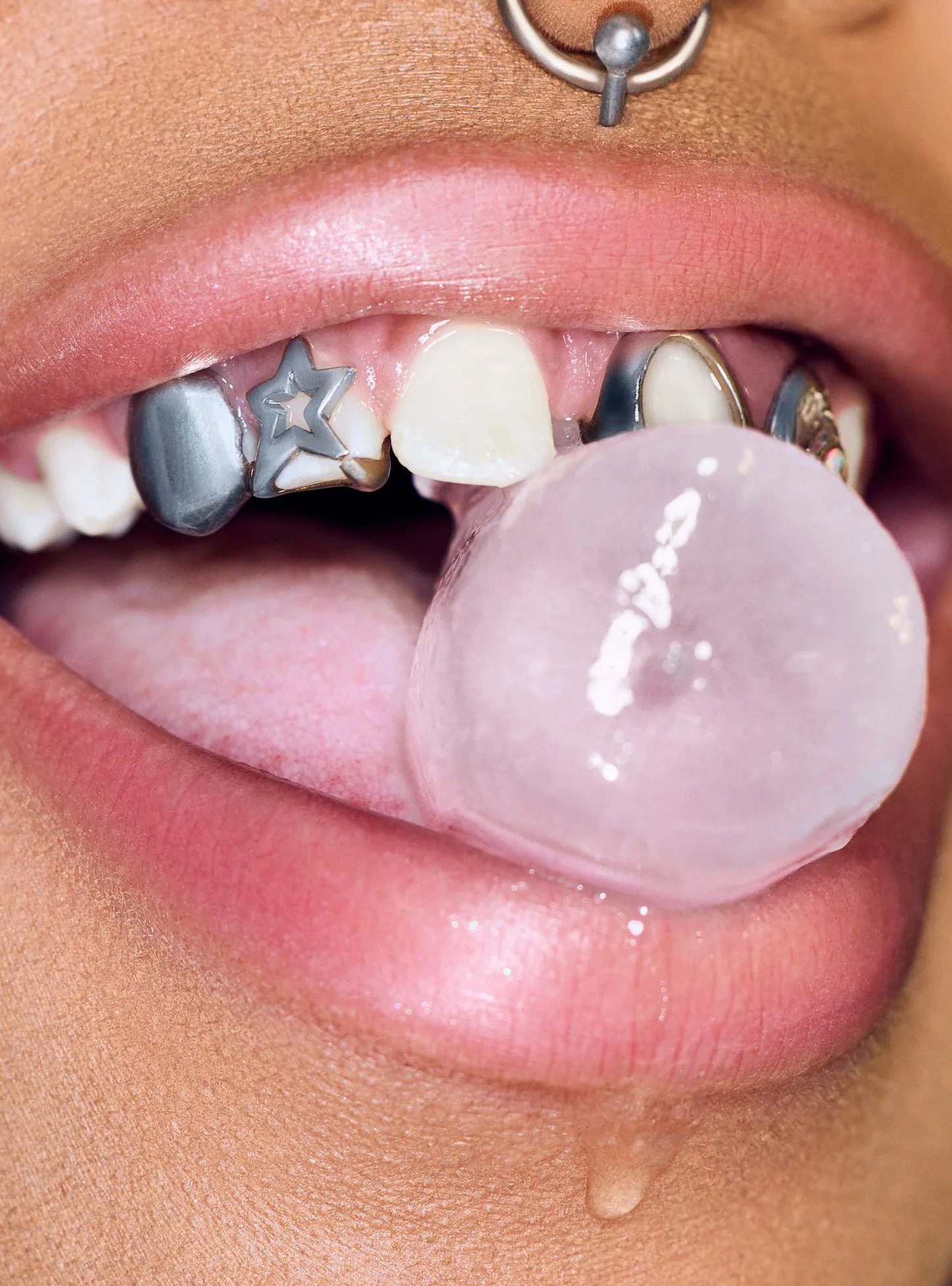 INVISIBLE EXTREME PLUMPING LIP LINER👄